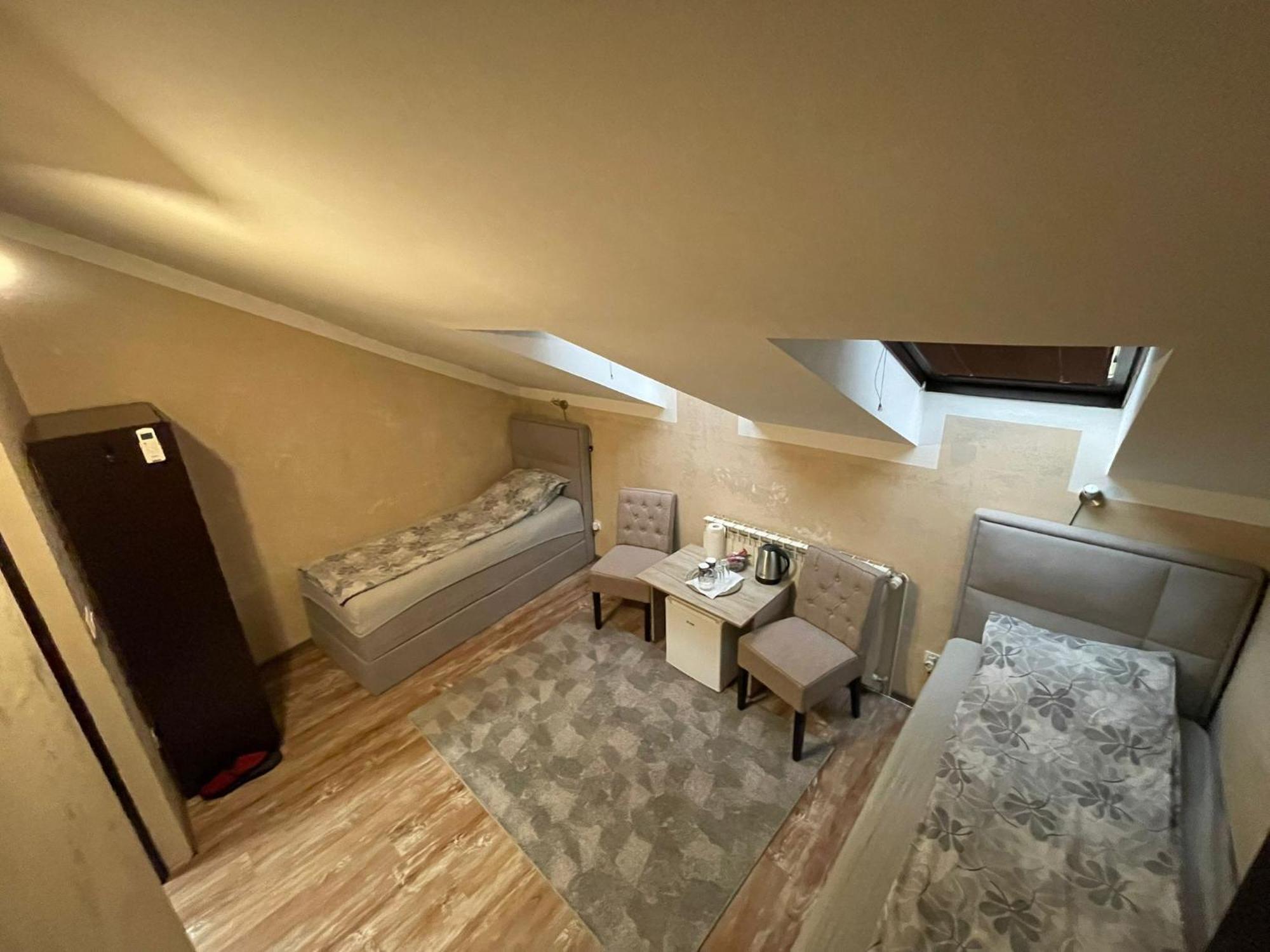 Al-Dino Hotell SJJ Rom bilde
